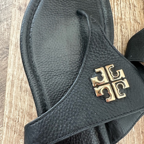 Tory Burch Jolie Black Gold T Logo Flats Sz 9 - Picture 5 of 8